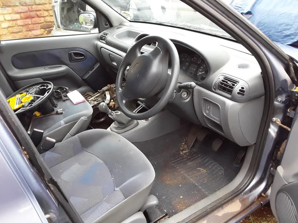 RENAULT CLIO 1 STRIPPING FOR SPARES - Private Seller RENAULT CLIO 1 STRIPPING FOR SPARES - Private Seller