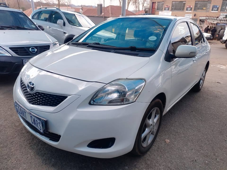 Toyota yaris 1.3 seden
