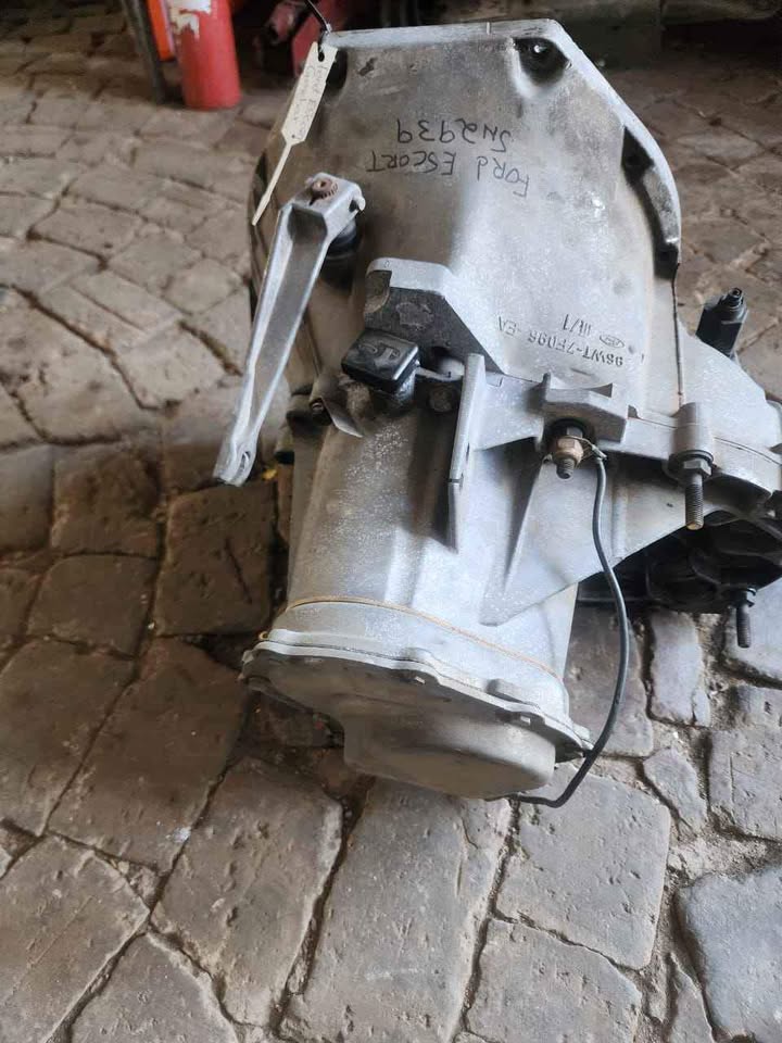 Ford escort carburetor gearbox - Private Seller