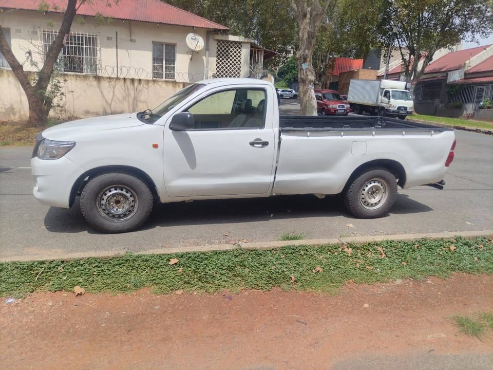 2013 Toyota hilux single cab low