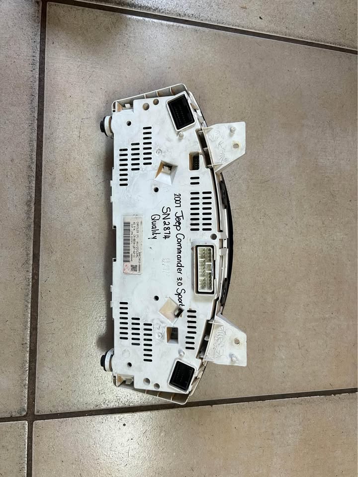 2007 Jeep commander 3.0 Cluster For Sale @Circle 7 Used Parts - Private Seller