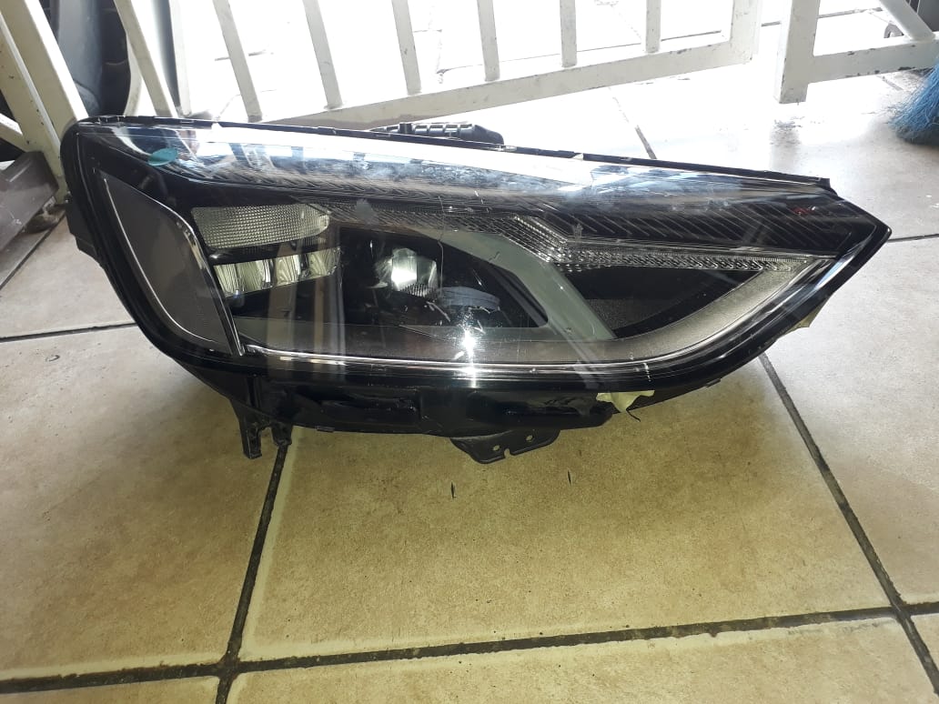 AUDI A4 2023 Fifth generation (B9/8W) Right side HeadLight AUDI A4 2023 Fifth generation (B9/8W) Right side HeadLight