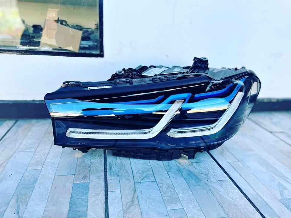 BMW G30 5 series headlight - Private Seller BMW G30 5 series headlight - Private Seller