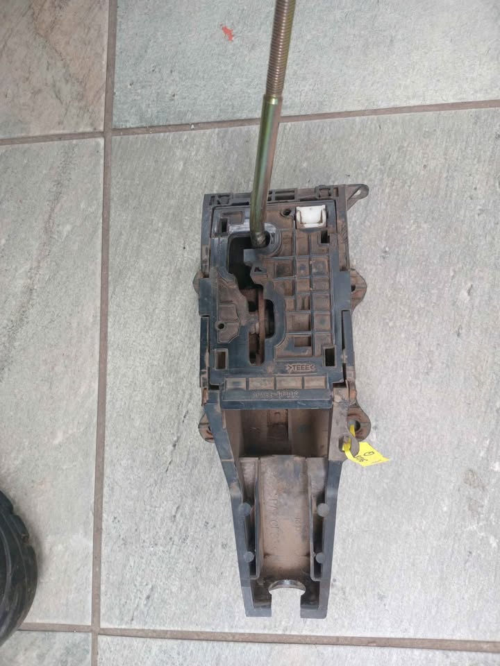 2003 to 2005 Toyota Prado 120 series V6 petrol gear liver for sale - Private Seller 2003 to 2005 Toyota Prado 120 series V6 petrol gear liver for sale - Private Seller