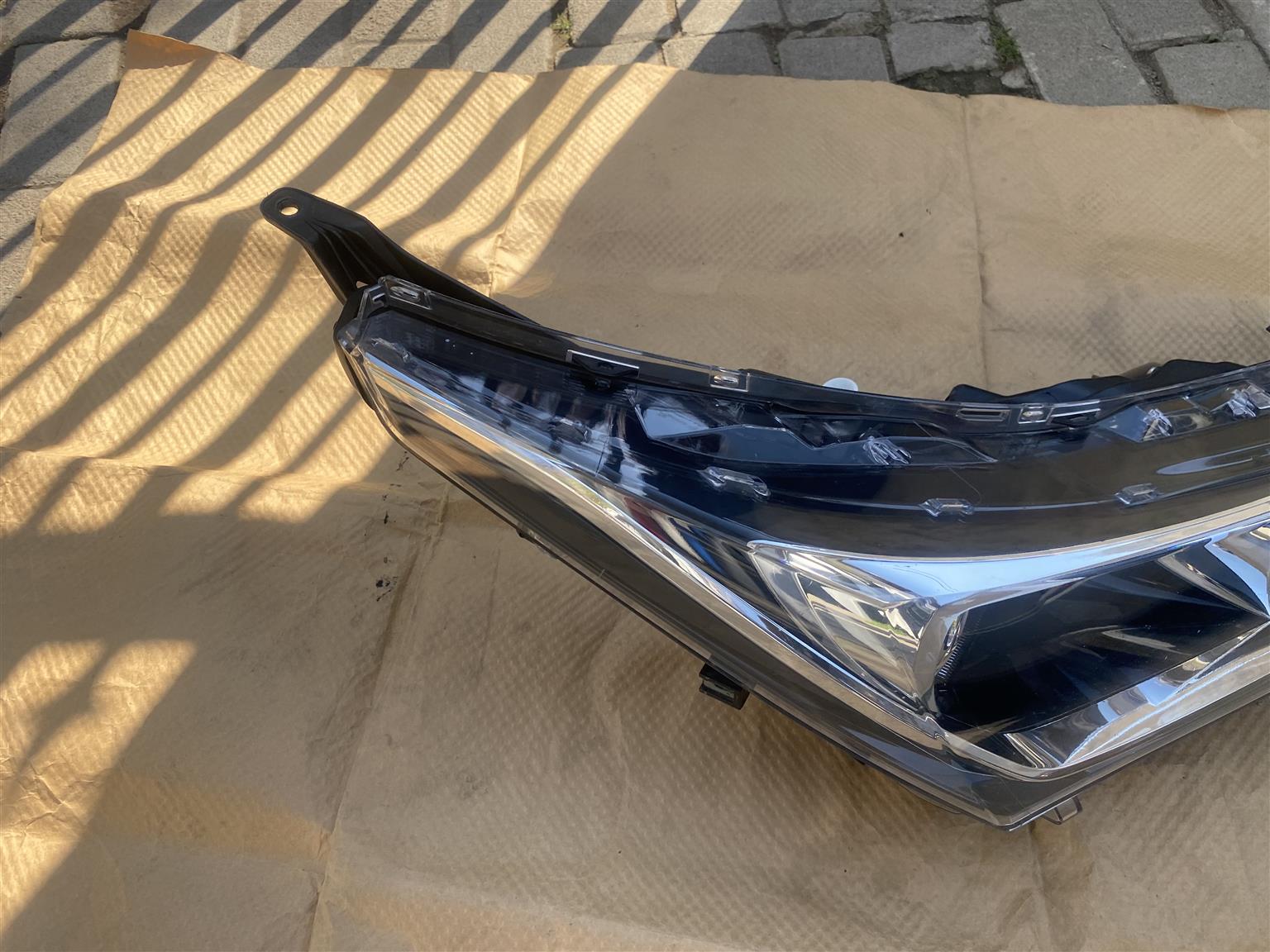 2018 TOYOTA COROLLA PRESTIGE LED HEADLIGHT RIGHT SIDE FOR SALE