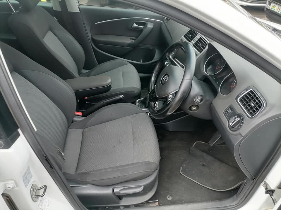 2015 Volkswagen polo 1.2 TSI Sunroof High line leather interior