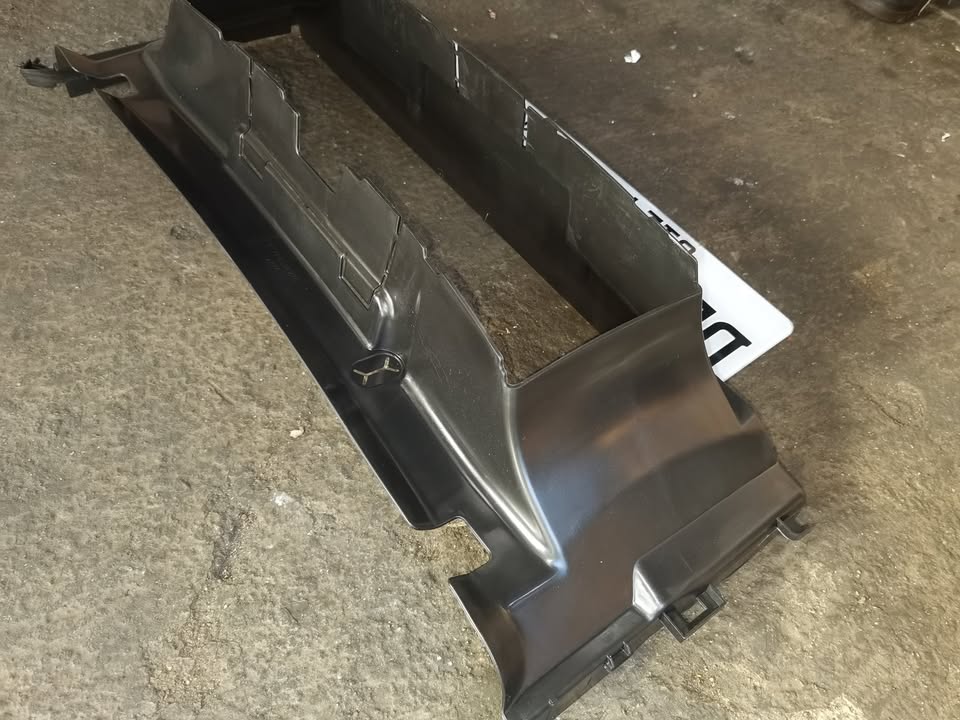 BMW F30 M-SPORT BOTTOM CENTRE AIR-DUCT NEW AVAILABLE - Private Seller BMW F30 M-SPORT BOTTOM CENTRE AIR-DUCT NEW AVAILABLE - Private Seller