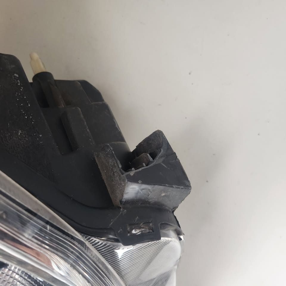 Renault Left Headlight - Private Seller Renault Left Headlight - Private Seller