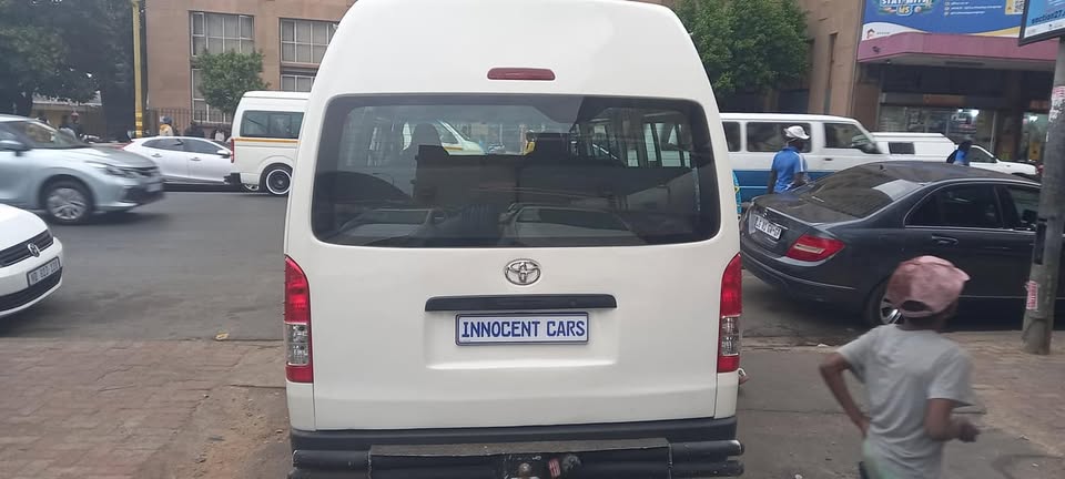 2015 TOYOTA QUANTUM 2.4 DIESEL ENGINE, MANUAL, WHITE COLOUR, MILEAGE 200000KM
