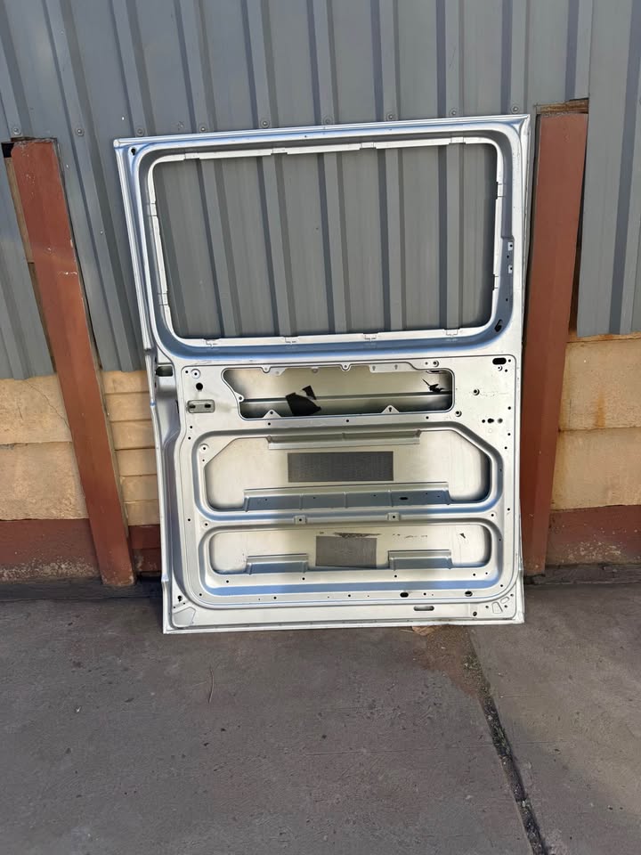 VW Transporter T5 / T6 Left Sliding Door - Private Seller VW Transporter T5 / T6 Left Sliding Door - Private Seller