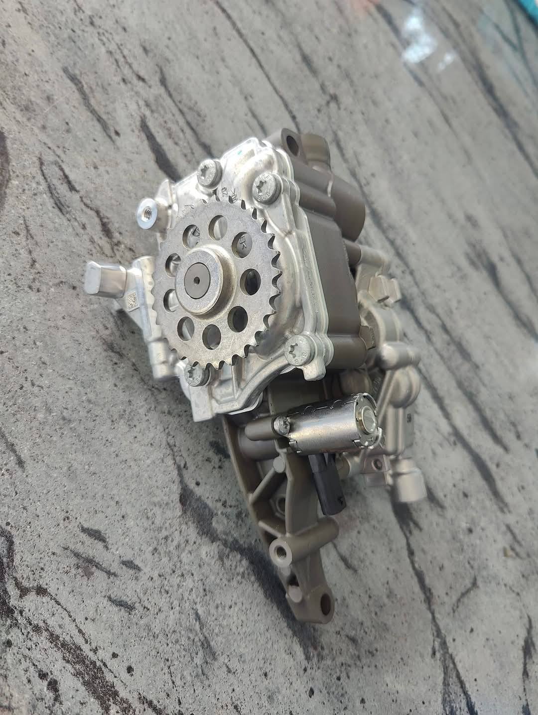 NEW GENUINE REPLACEMENT M278/M157 ENGINE OIL PUMP FOR MERCEDES BENZ - Private Seller