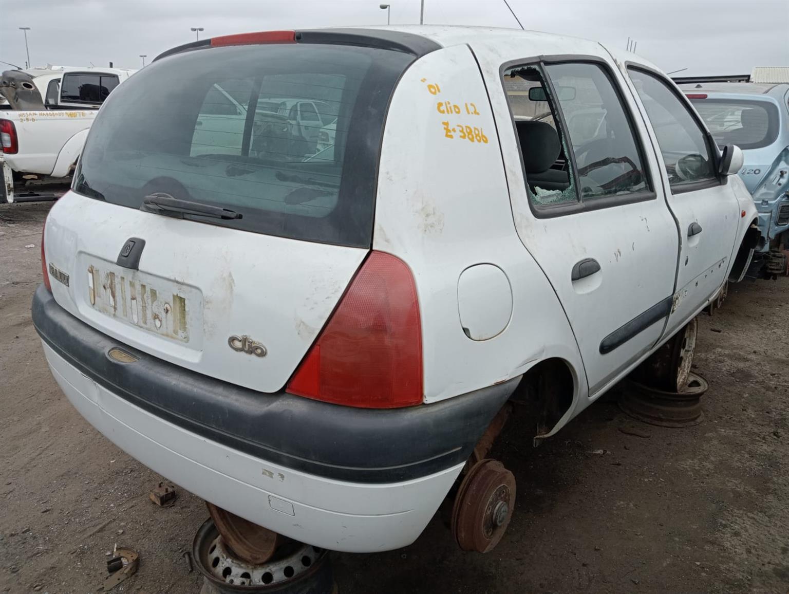 2001 Renault Clio 1.4 - Stripping for Spares.