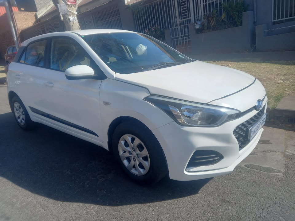 2017 HYUNDAI i20 HATCHBACK 1.2 ENGINE PETROL, MANUAL, MILEAGE