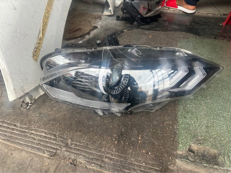 2018-2023 Ford Mustang Full LED right Side Headlight OEM - Private Seller 2018-2023 Ford Mustang Full LED right Side Headlight OEM - Private Seller