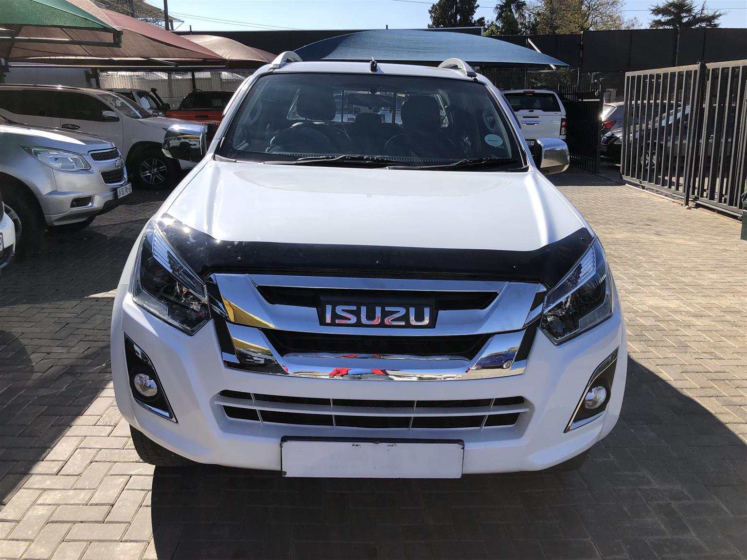 Used 2018 Isuzu KB 300D-Teq double cab 4x4 LX - Private Seller Used 2018 Isuzu KB 300D-Teq double cab 4x4 LX - Private Seller