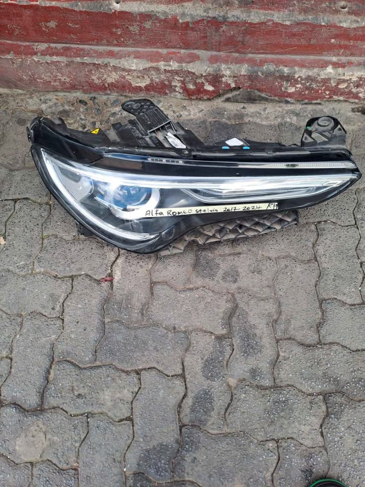 ALFA ROMEO STELVIO HEADLIGHT RIGHT SIDE 2017-2024 - Private Seller ALFA ROMEO STELVIO HEADLIGHT RIGHT SIDE 2017-2024 - Private Seller