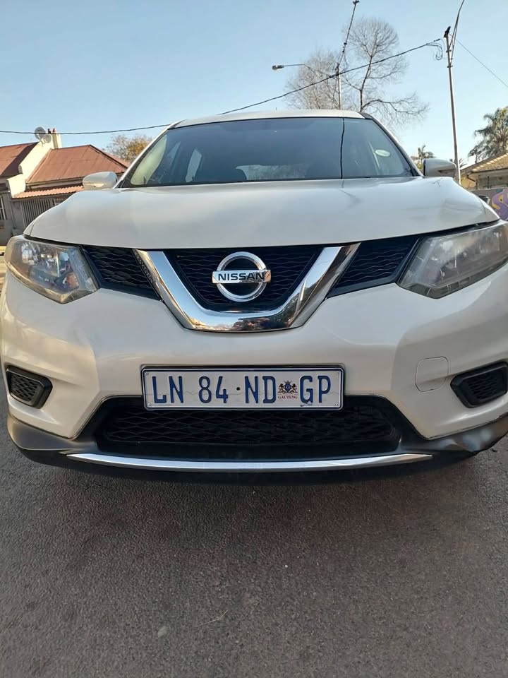2017 NISSAN XTRAIL 2.0 MANUAL TRANSMISSION IN EXCELLENT CONDITION  SPARE KEYS