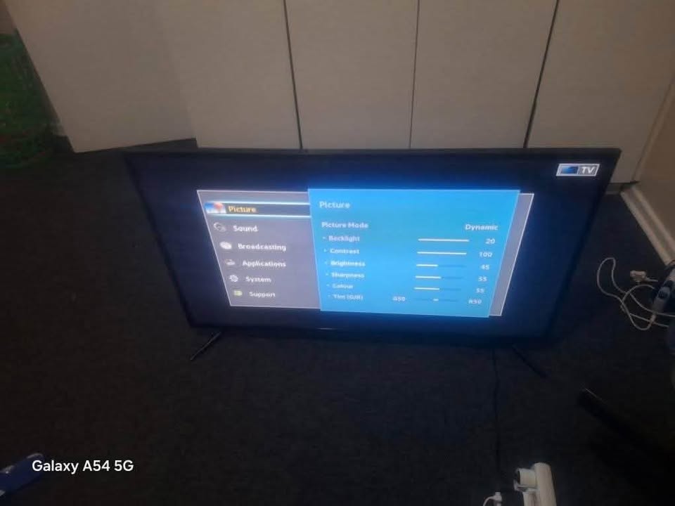 SAMSUNG 50 INCH TV