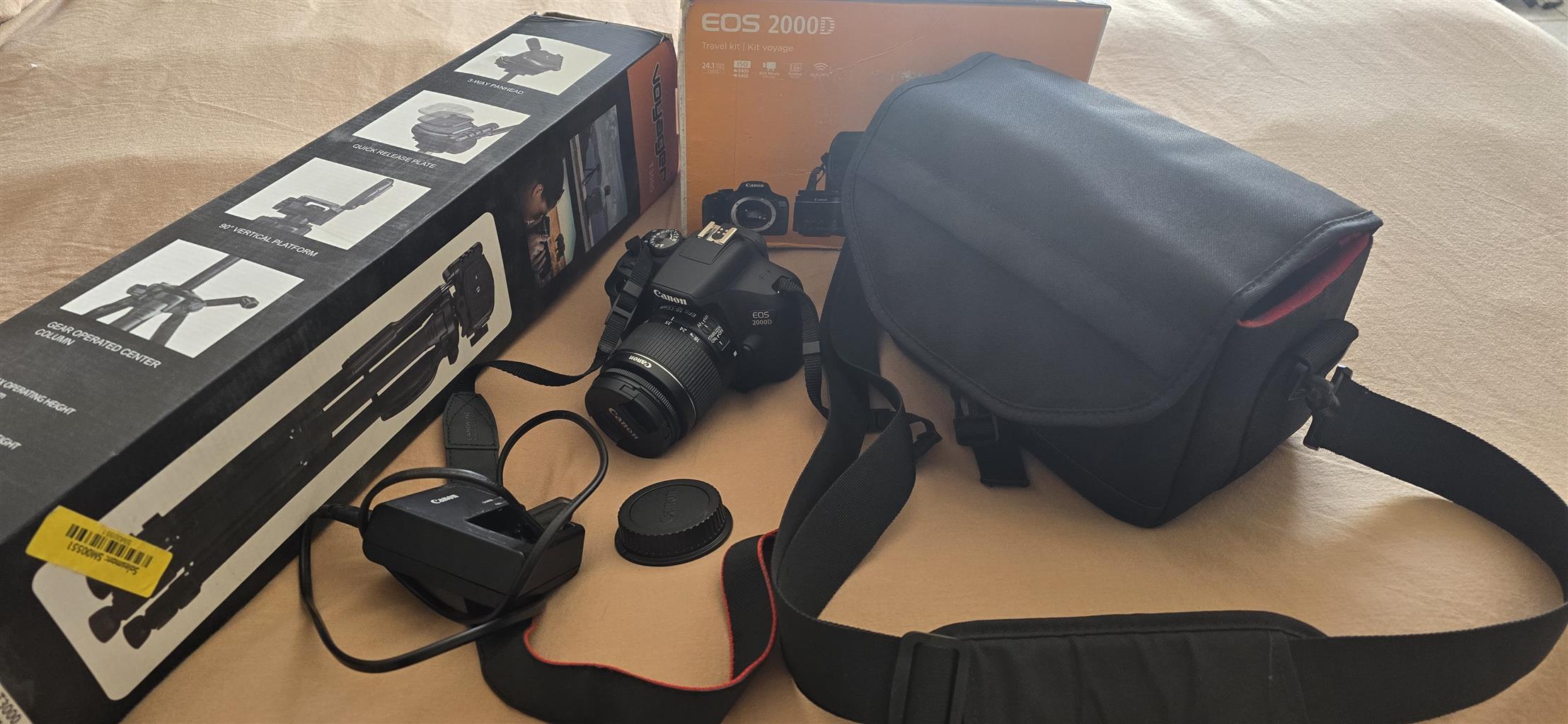 Canon EOS 2000D camera travel kit with Tripod