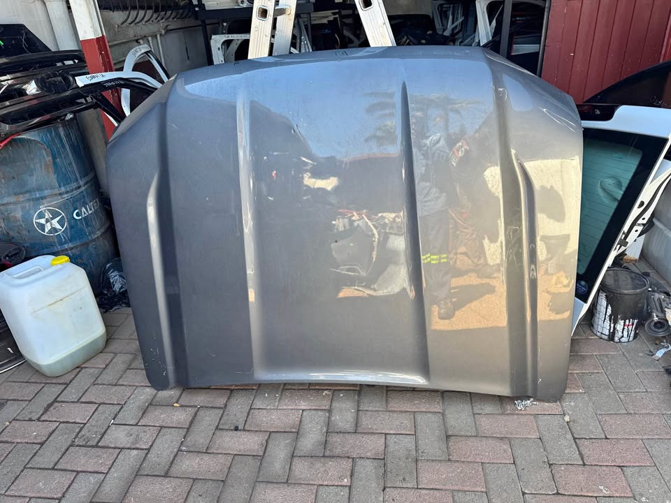 Ford Ranger T9 Everest Bonnet - Private Seller Ford Ranger T9 Everest Bonnet - Private Seller