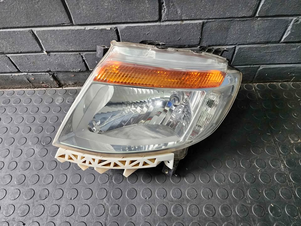 FORD RANGER T6 HEADLIGHT
