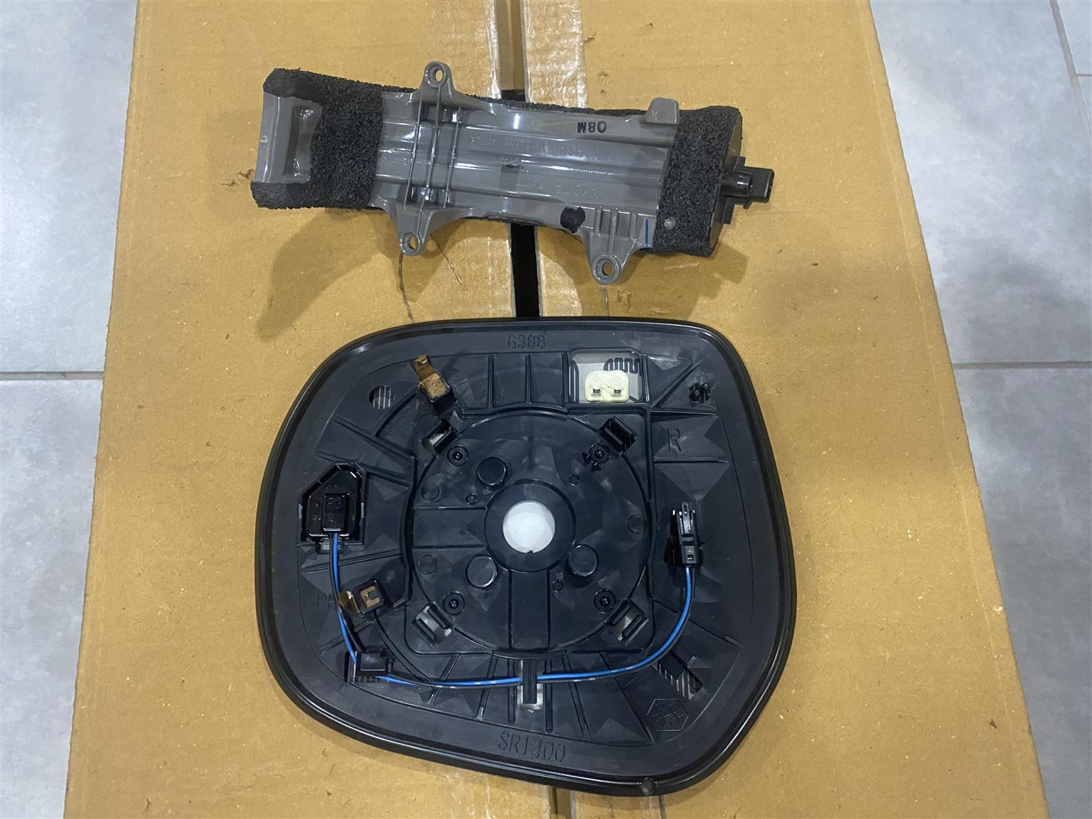 2023 TOYOTA LAND CRUISER PRADO DOOR MIRROR GLASS/INDICATOR LENS FOR SALE. - Private Seller
