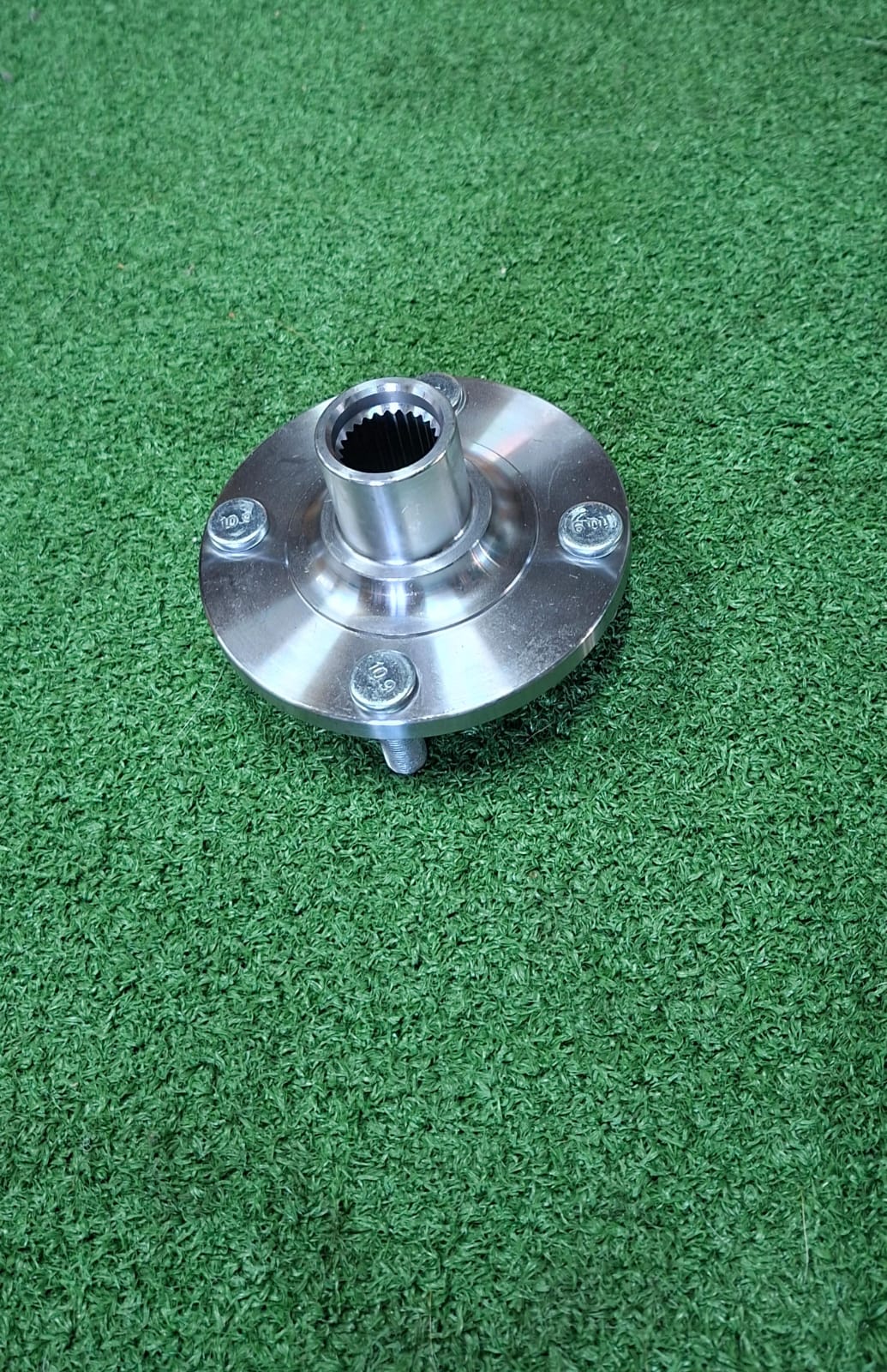 DATSUN FRONT HUB - Private Seller DATSUN FRONT HUB - Private Seller