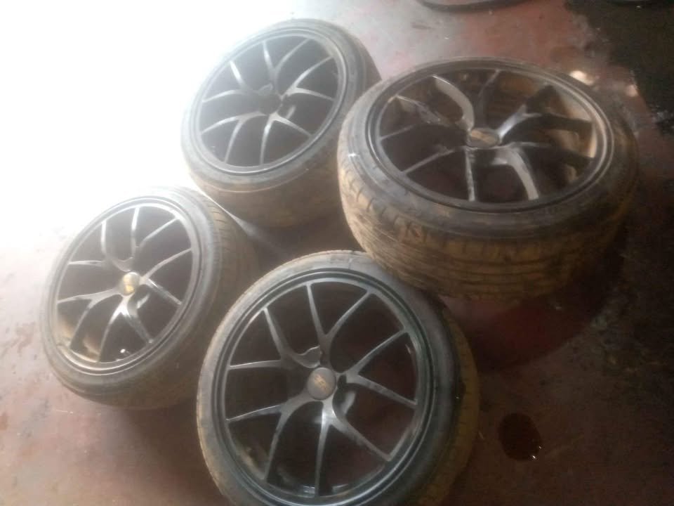 Suzuki swift new shape tire 17 size - Private Seller Suzuki swift new shape tire 17 size - Private Seller