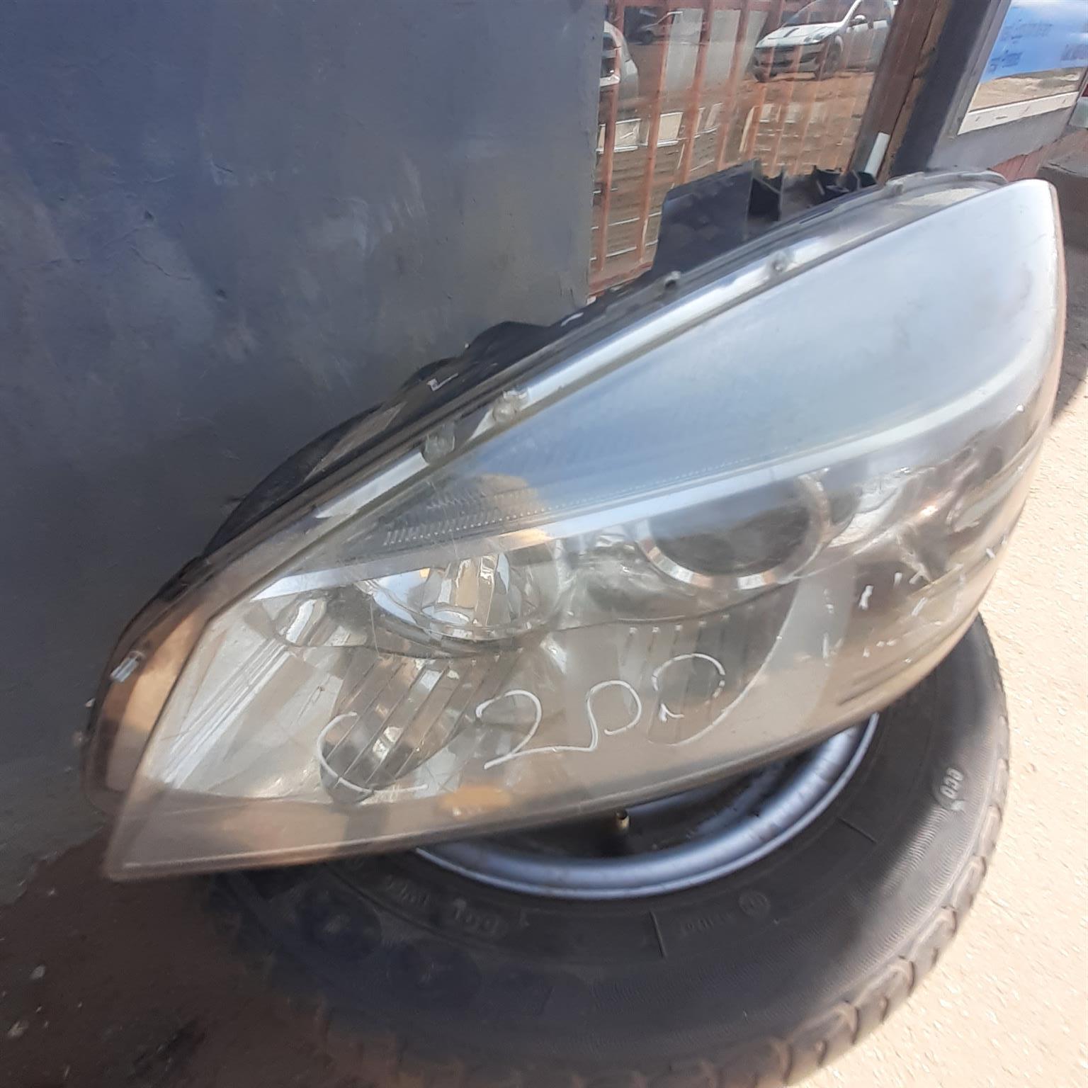 MERCEDES BENZ C-CLASS C-200 LEFT HEADLIGHT FOR SALE DELIVERY AVAILABLE - Private Seller