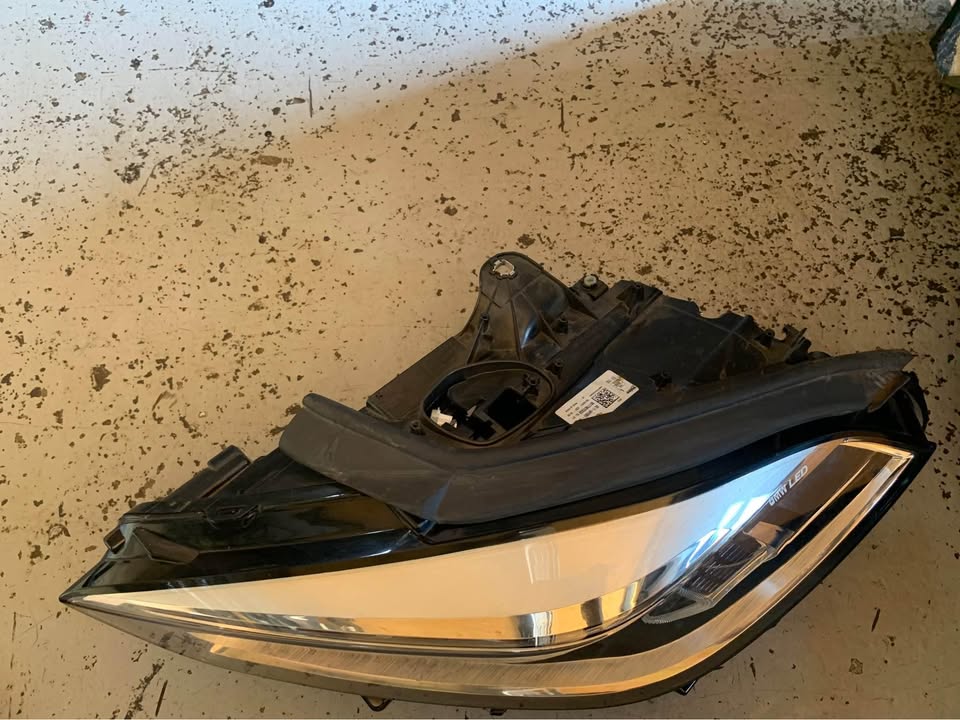 BMW F40 headlight RHS