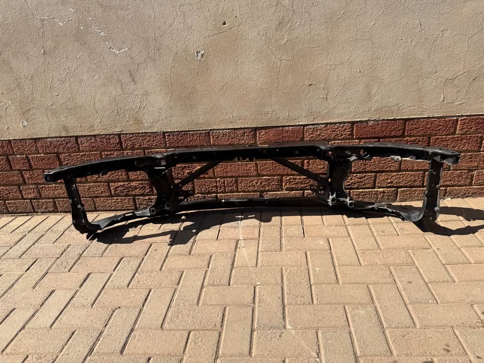 Land Rover Discovery 4 Radiator Cradle - Private Seller