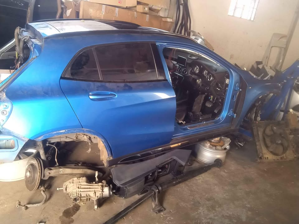 Mercedes Benz GLA for stripping