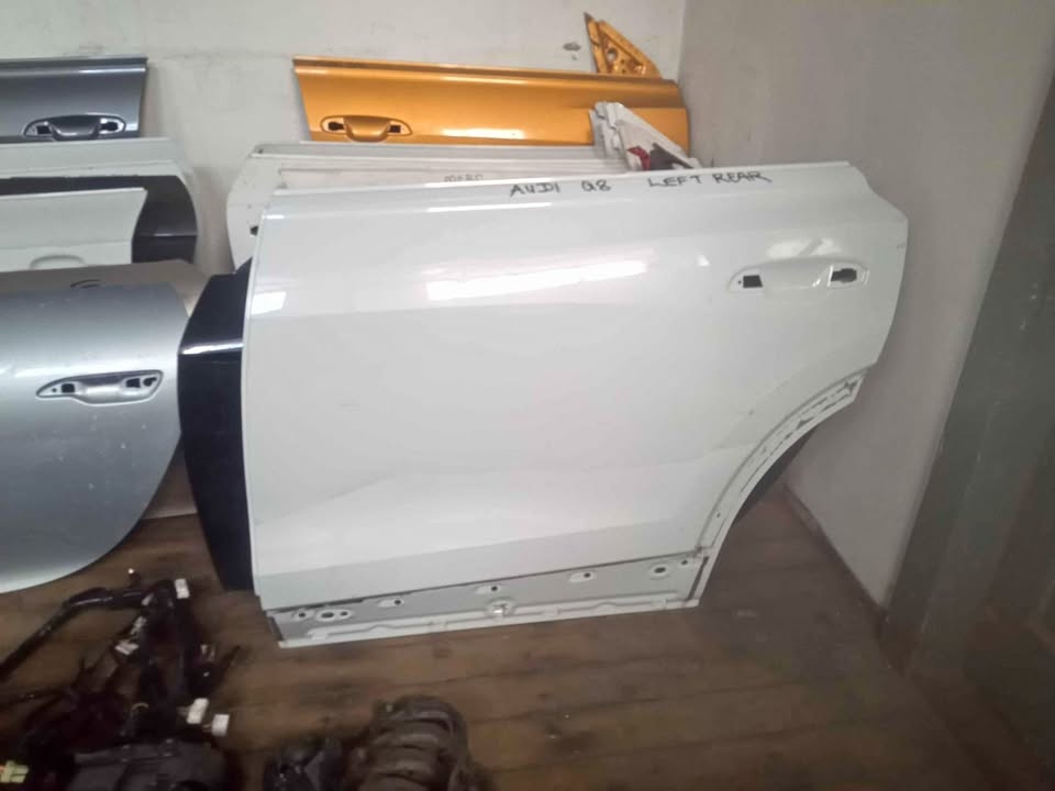 Audi G8 left rear door