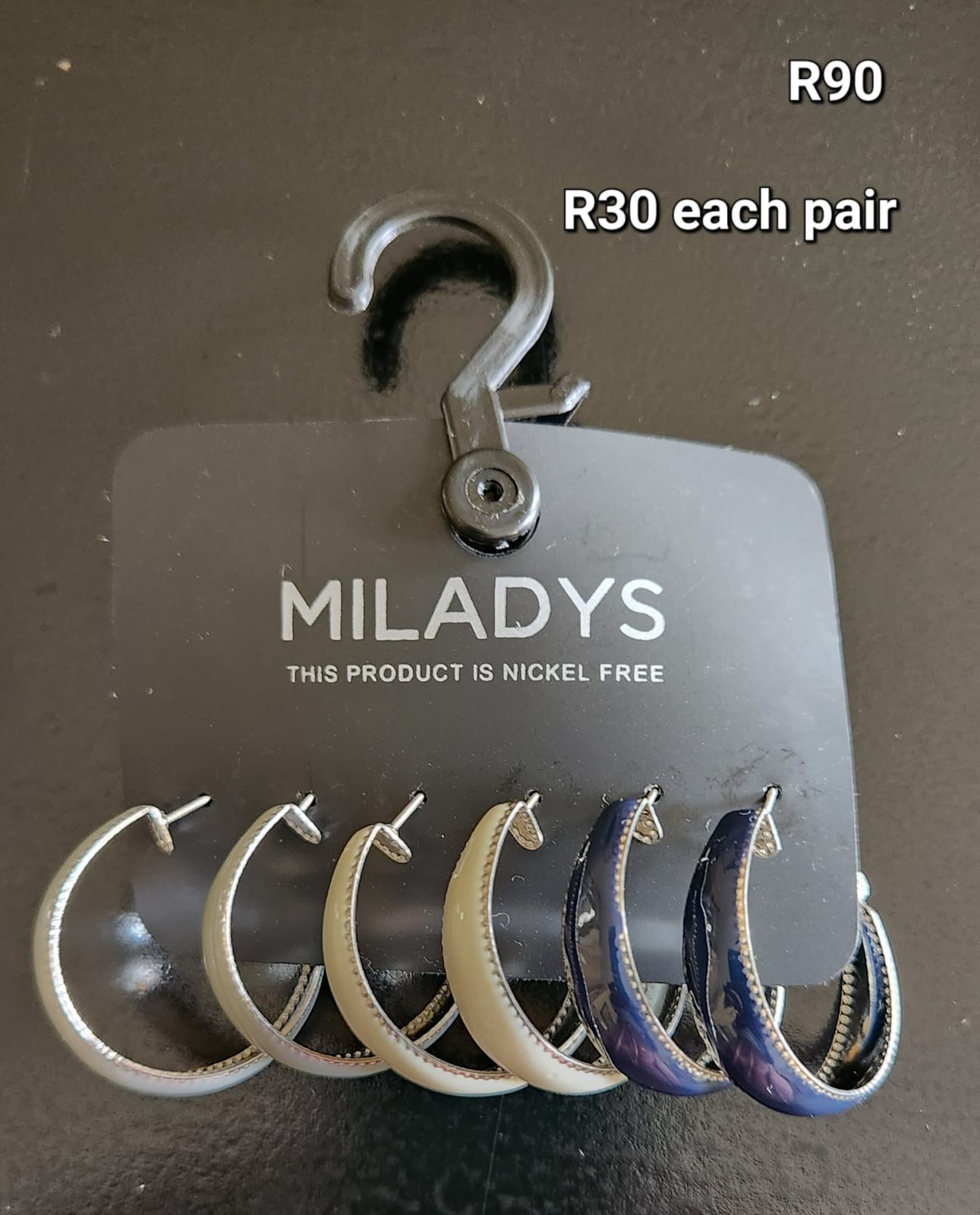 Elegant Neck Accessories, Earings, & Wrist Accessories.