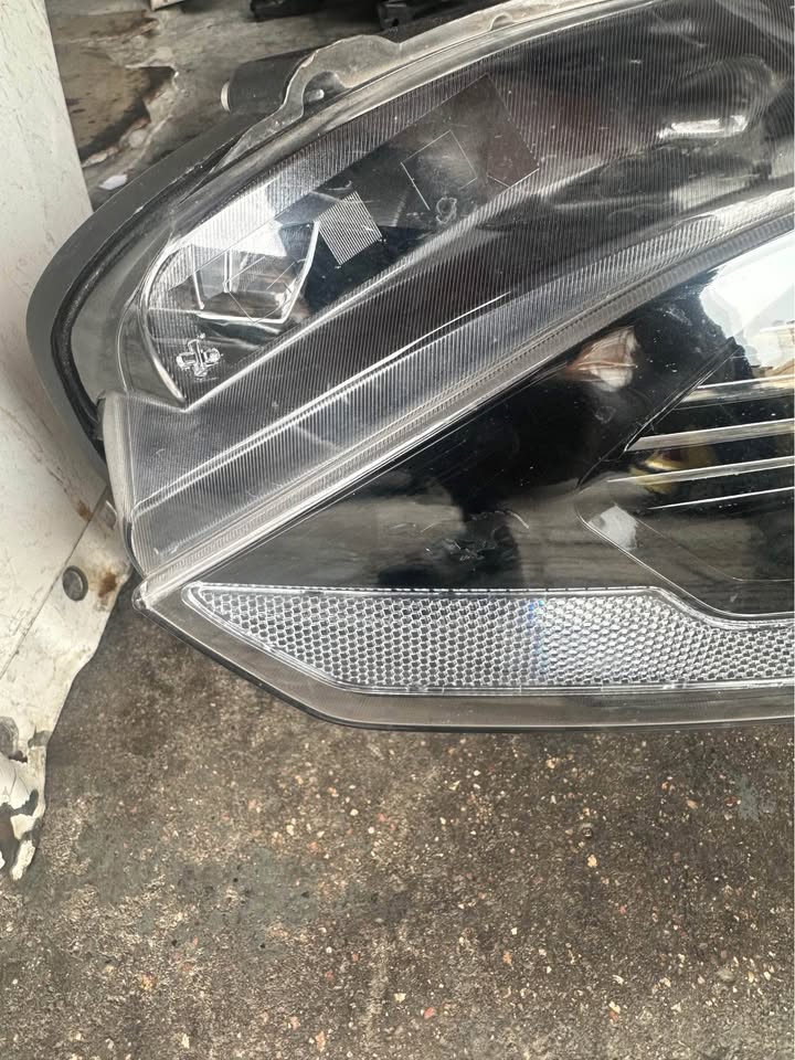 2018-2023 Ford Mustang Full LED right Side Headlight OEM - Private Seller 2018-2023 Ford Mustang Full LED right Side Headlight OEM - Private Seller