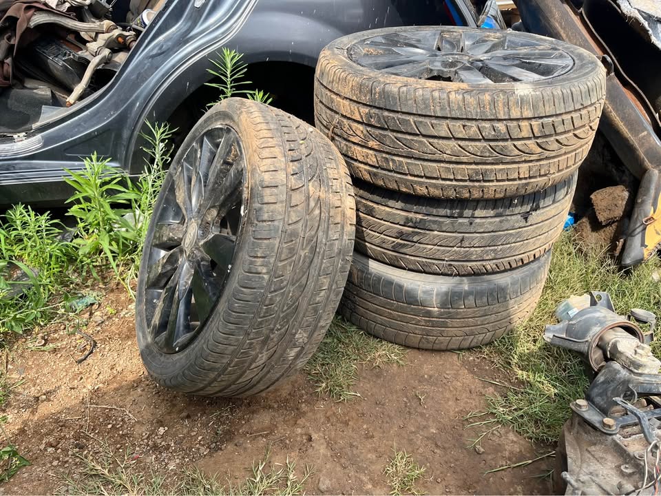 KIA Meg Rims & Tyres - Private Seller KIA Meg Rims & Tyres - Private Seller