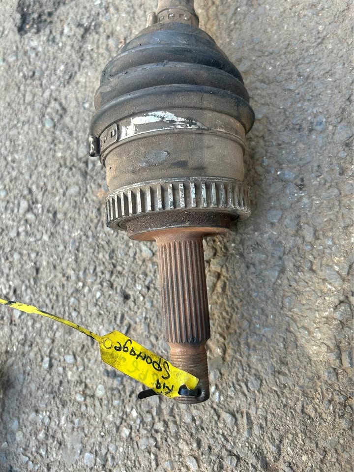 KIA Sportage Right CV Shaft For Sale @Circle 7 Used Parts Call or WhatsApp - Private Seller