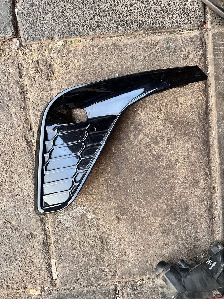 Toyota cross right fog light cover - Private Seller Toyota cross right fog light cover - Private Seller
