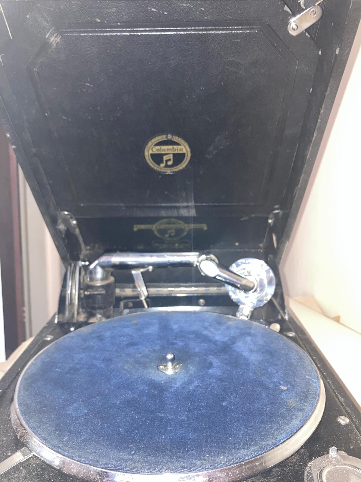 Antique Gramophone player: Viva-Tonal Columbia Grafonola 202A
