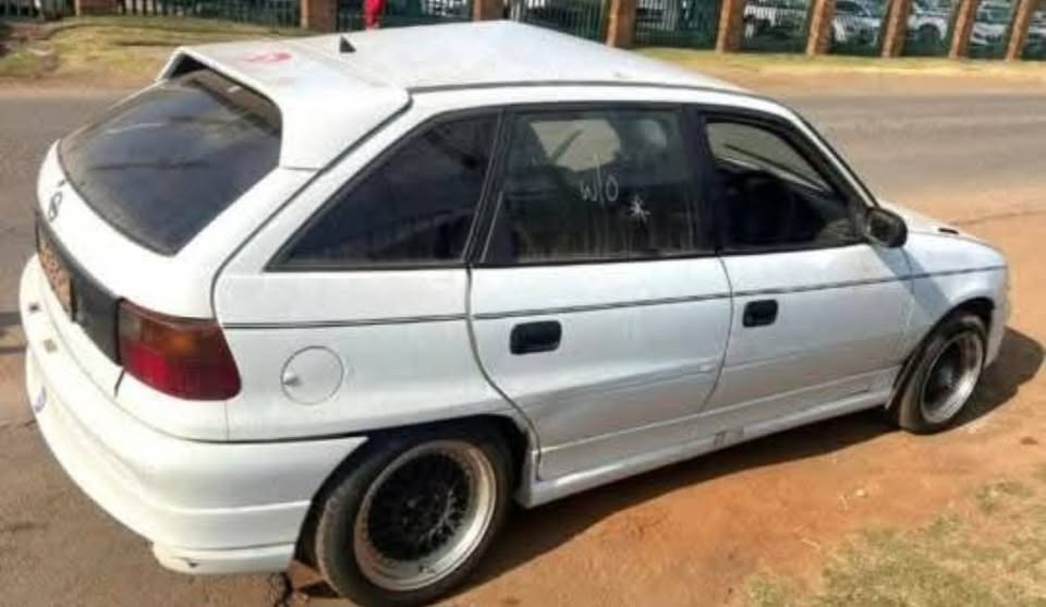 Opel Astra F hatchback 1.6 stripping for parts my number WhatsApp or cell