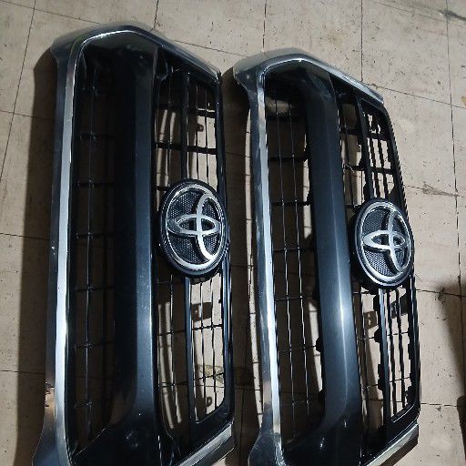 Toyota hilux gd6 grill - Private Seller Toyota hilux gd6 grill - Private Seller