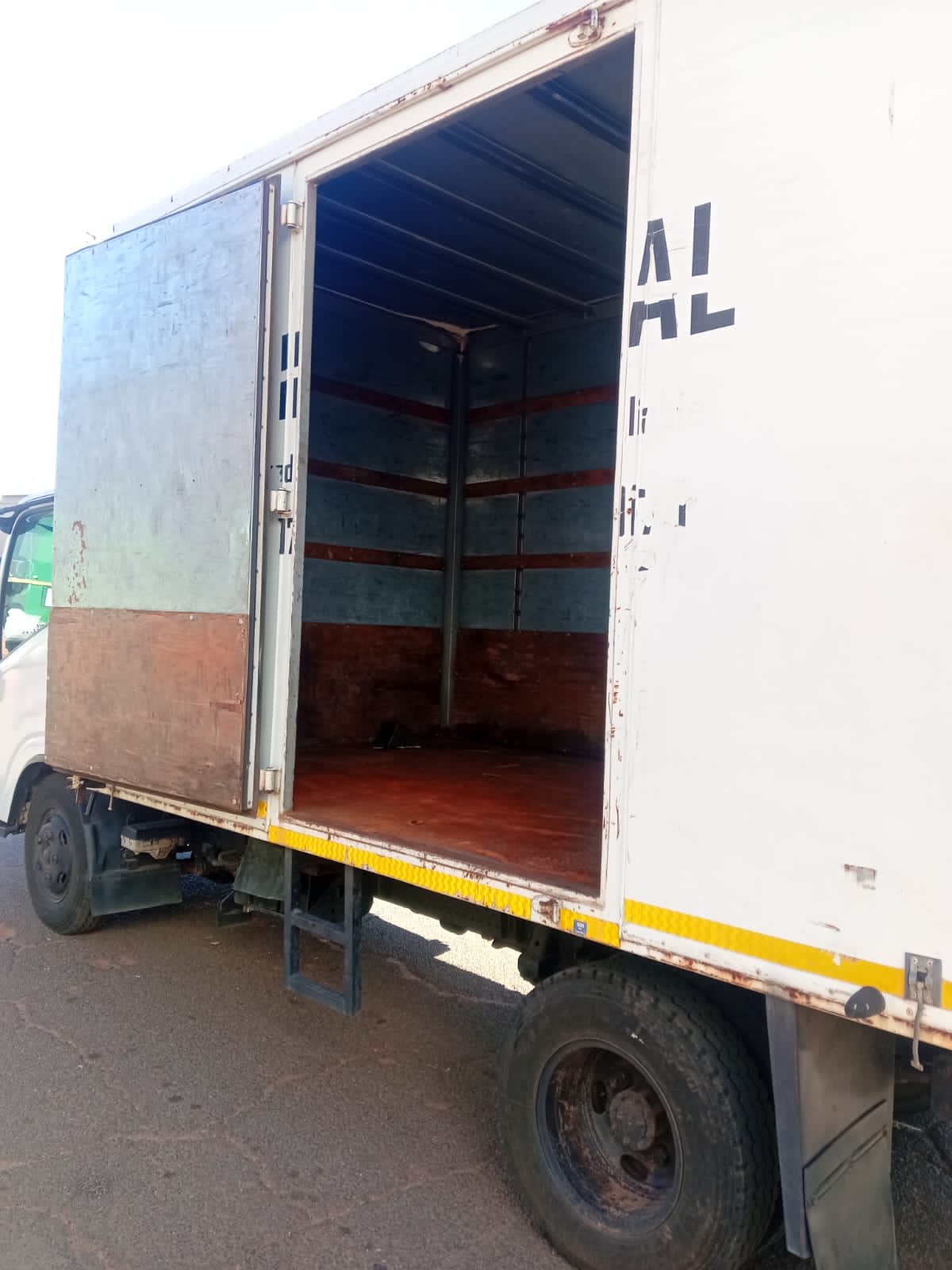 Isuzu truck