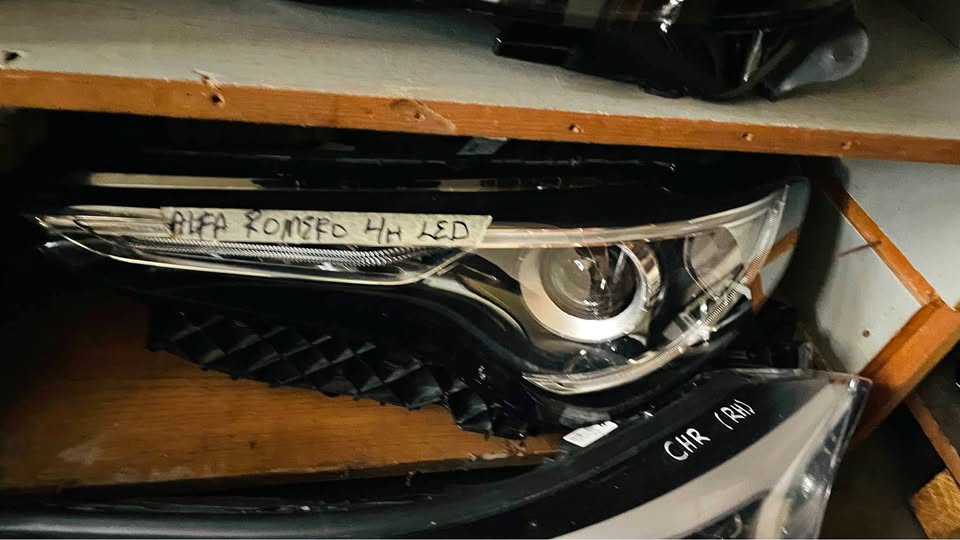 Alfa Romeo Stelvio LED headlight 2017/23 - Private Seller Alfa Romeo Stelvio LED headlight 2017/23 - Private Seller