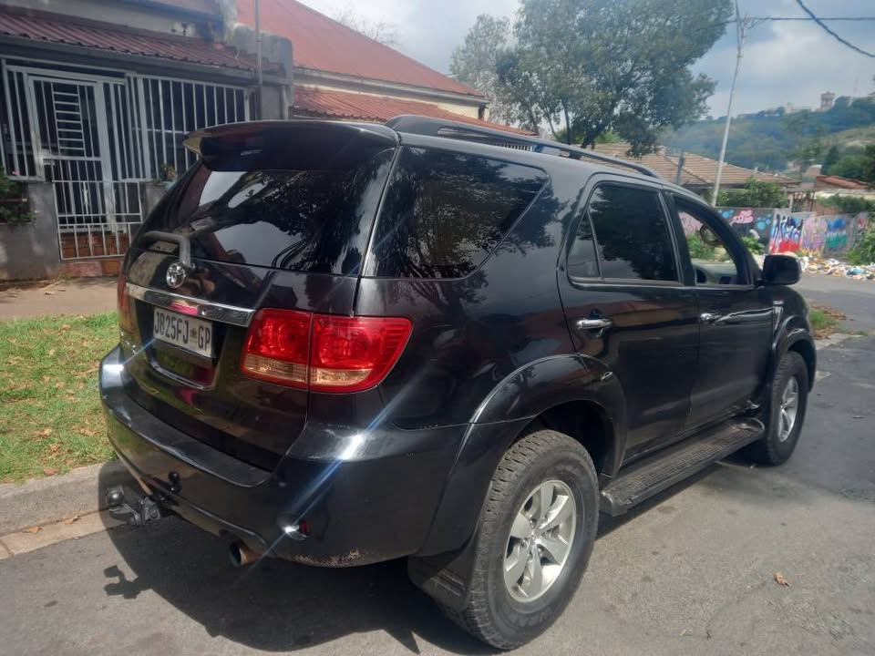 2010 Toyota Fortuner 3.0 D4D Manual, Black, 320,000kms Nothing to Fix
