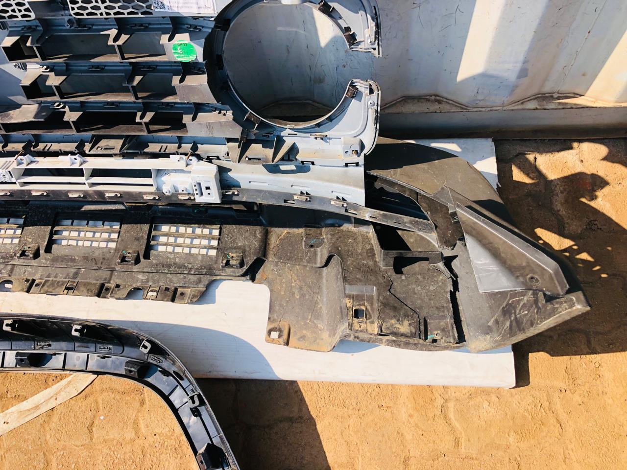 GWM Tank 300 front bumper, radiator grill and right side wheel arch - Private Seller GWM Tank 300 front bumper, radiator grill and right side wheel arch - Private Seller
