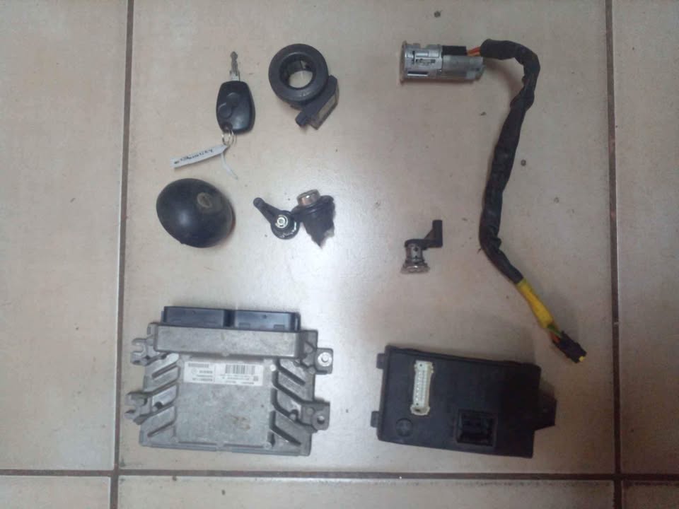 2012 Renault Sandero Lock Set - Private Seller 2012 Renault Sandero Lock Set - Private Seller