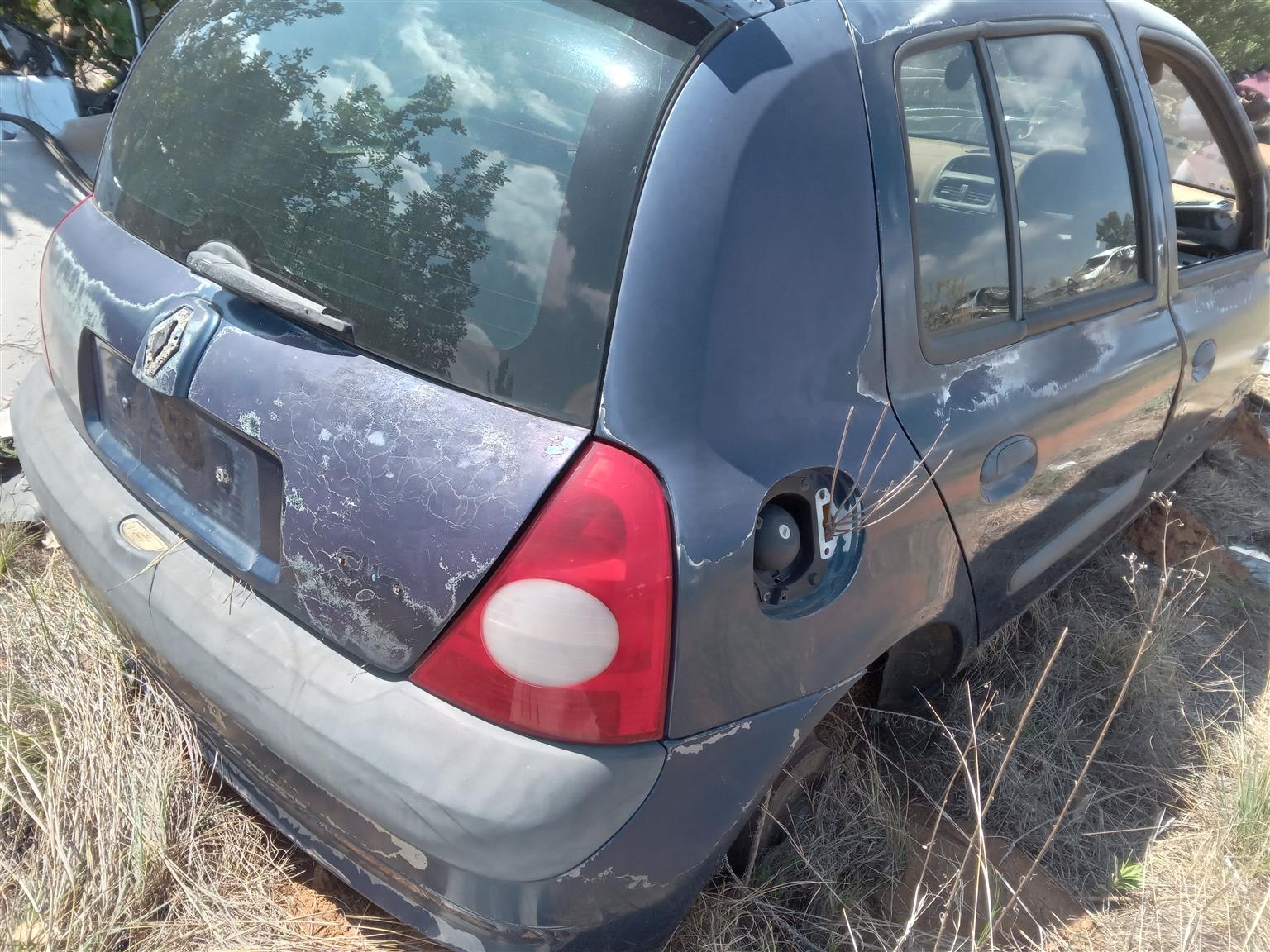 Renault clio bootlid - Private Seller Renault clio bootlid - Private Seller