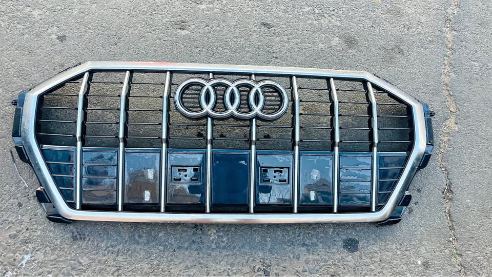 AUDI Q3 GRILL - Private Seller AUDI Q3 GRILL - Private Seller