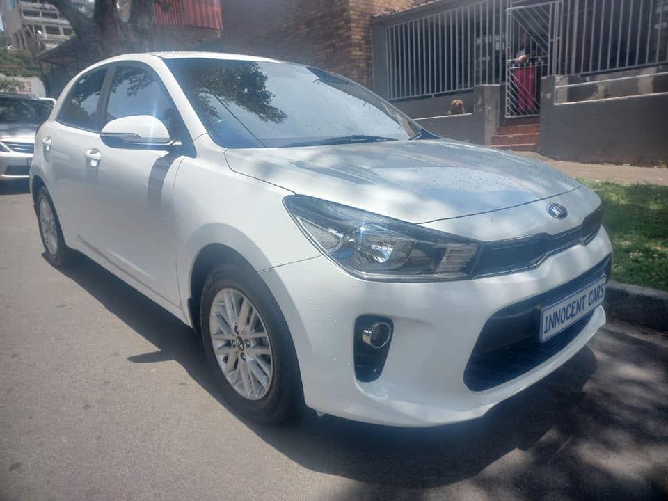 2018 KIA RIO 1.4 PETROL, AUTOMATIC, WHITE COLOR, MILEAGE 73000KMS. SERVICE BOOK.