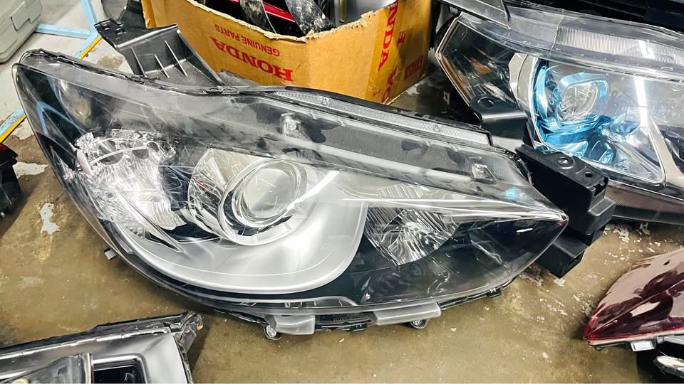 Mazda CX5 headlight - Private Seller Mazda CX5 headlight - Private Seller